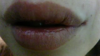 噛まれた私の唇